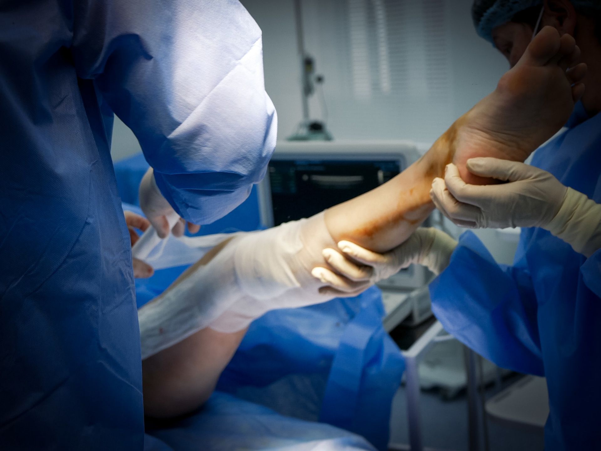 doctors-treating-leg-of-patient